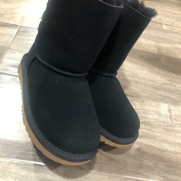 Girls Bailey Bow UGGS NWT - Picture 2 of 5